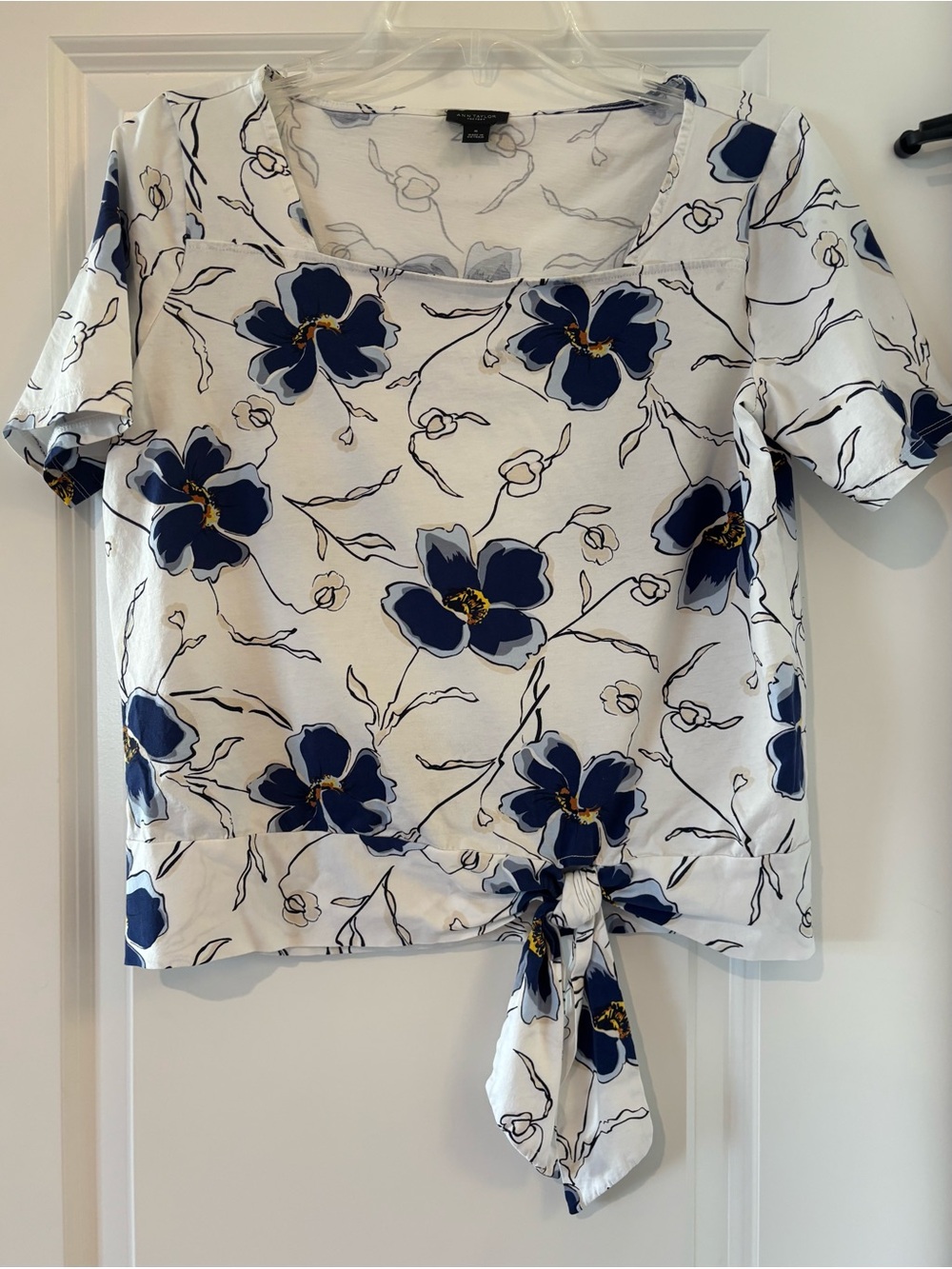 Ann Taylor Factory Floral Tie‑Front Blouse – Navy & White – Size M 100% Cotton
